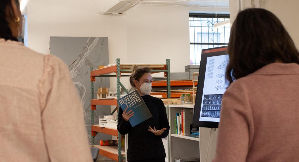 艾丽莎·安德森，出版部校长 & Gang Architects工作室的展览，与B...